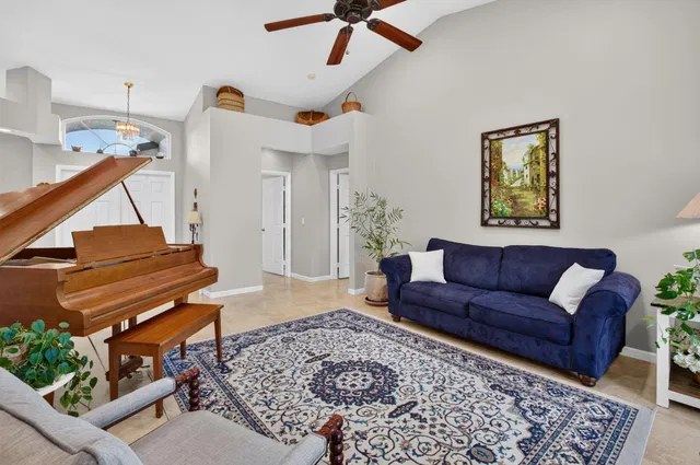Residence photo 11