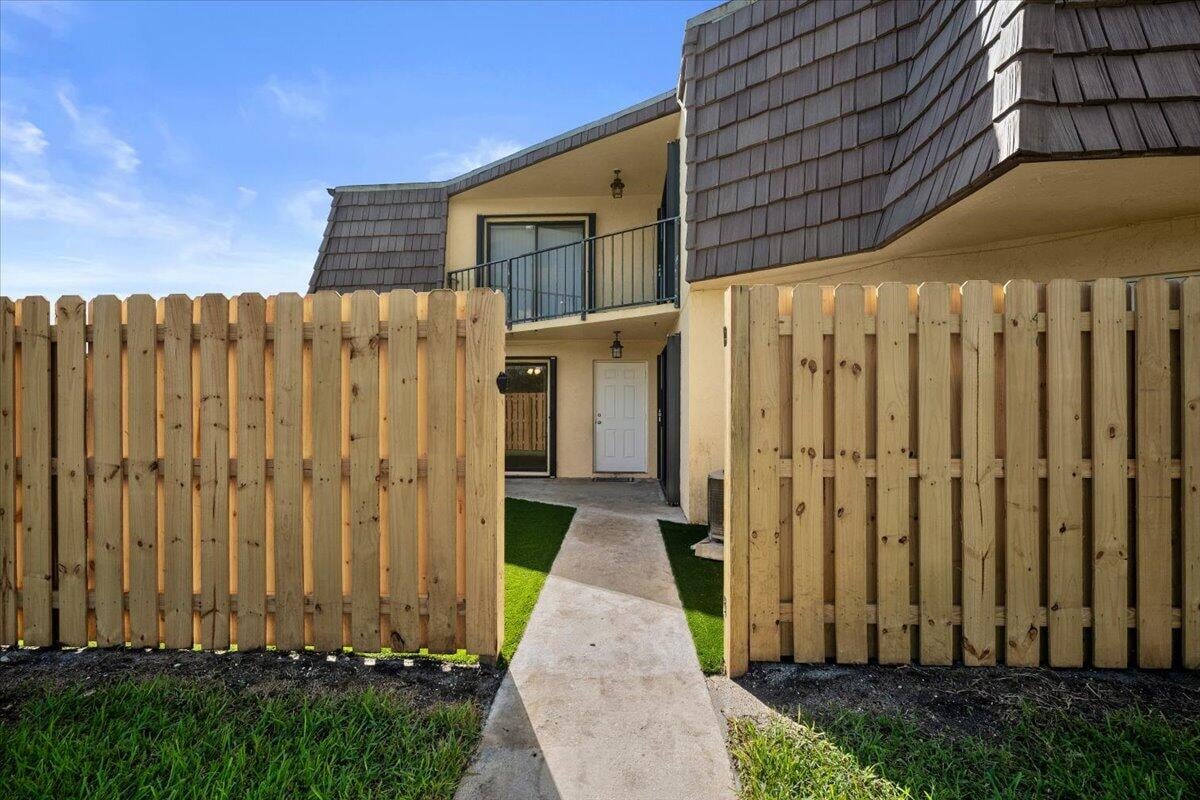 Residence photo 2