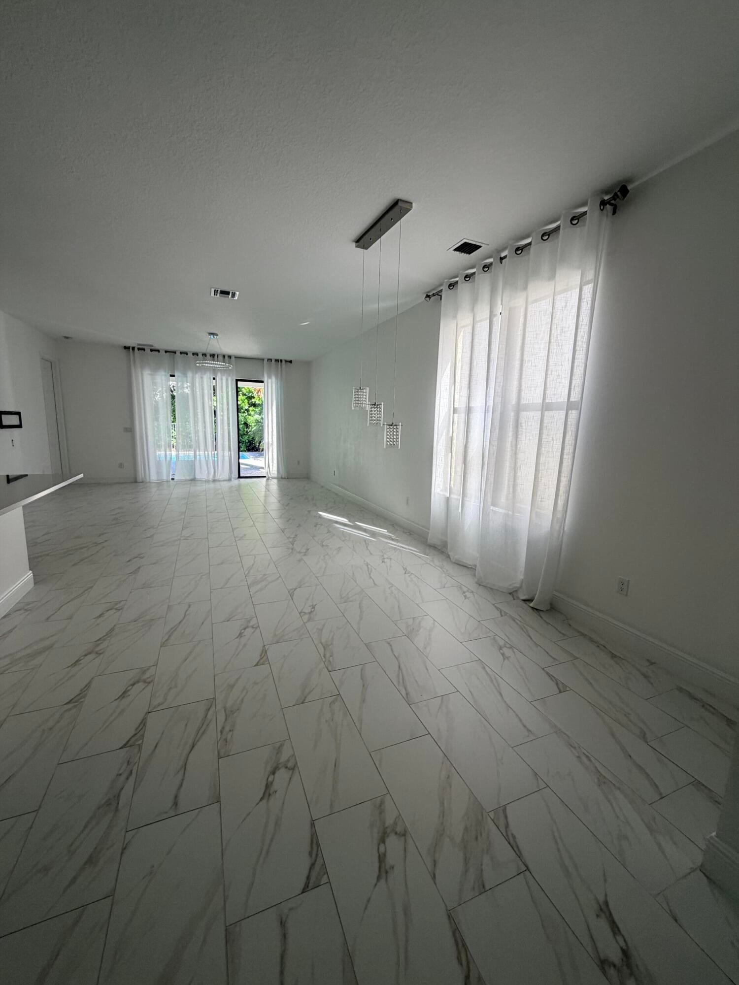  Residence photo 4