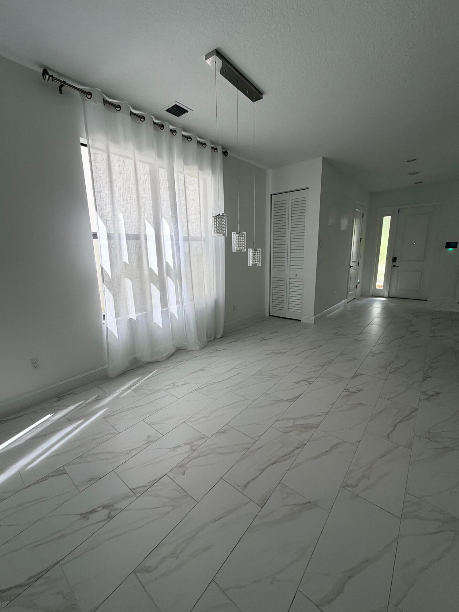  Residence photo 5