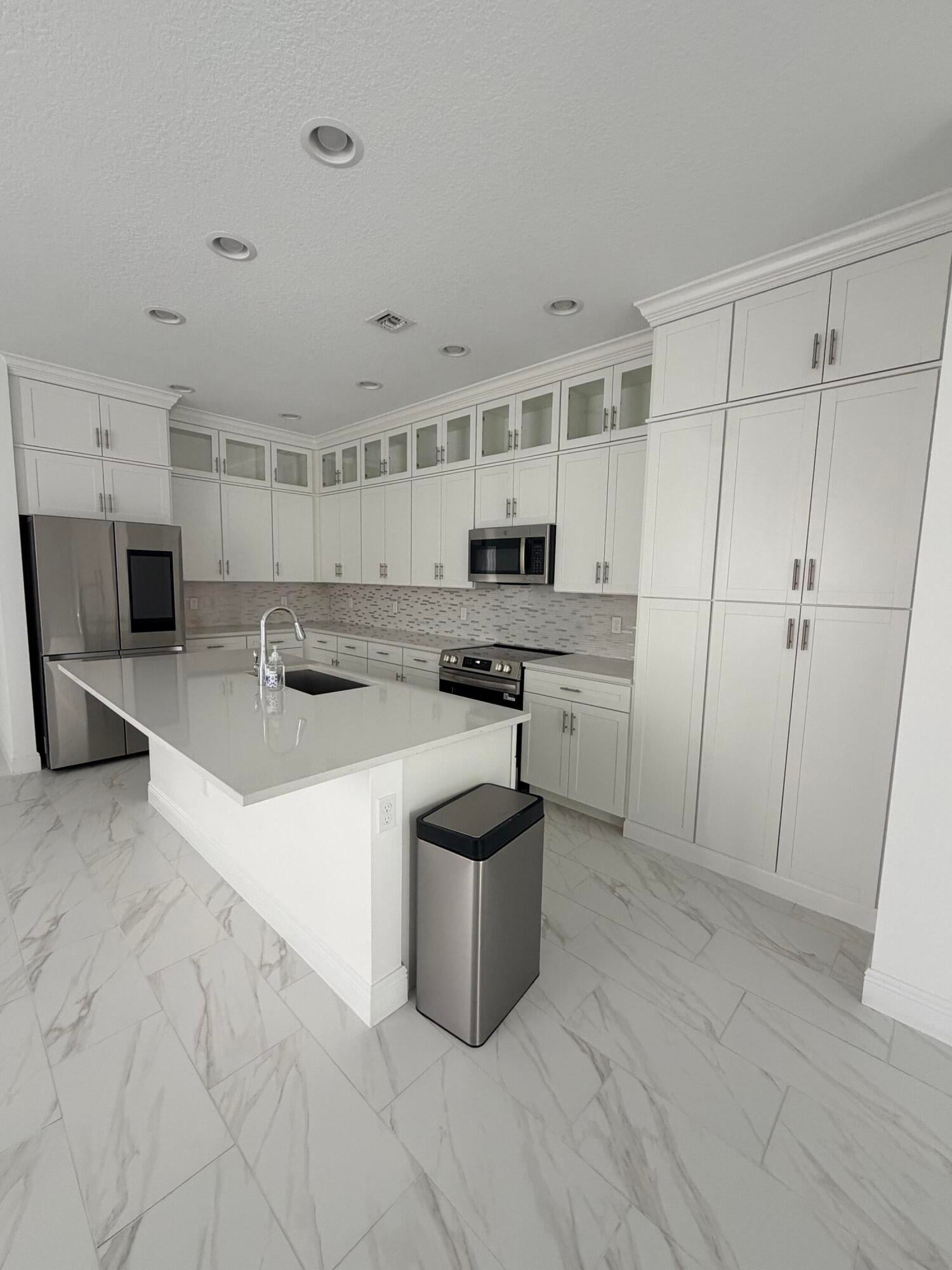  Residence photo 6