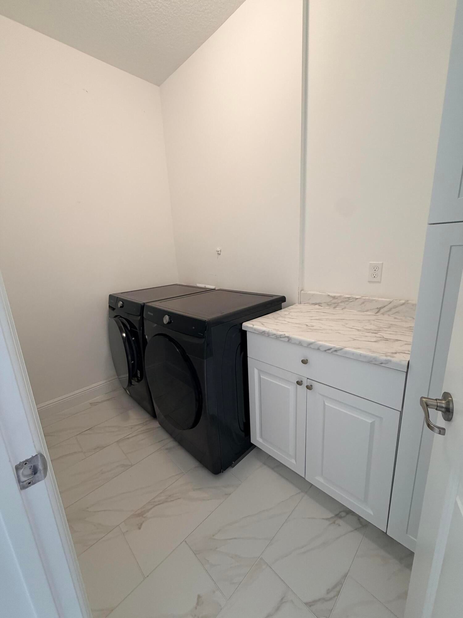  Residence photo 9