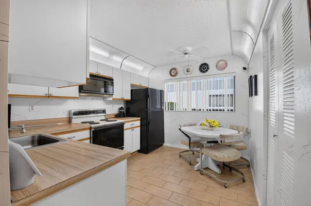 Unit 45 photo 12