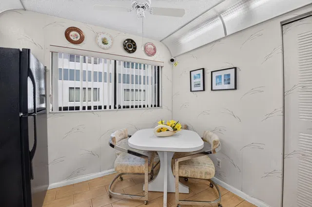 Unit 45 photo 16