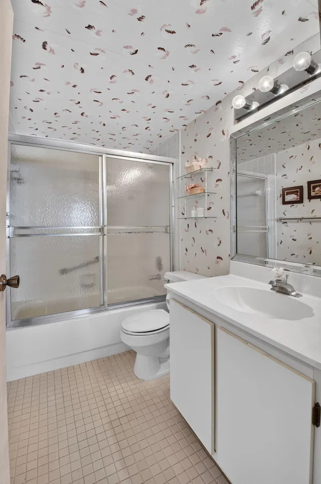Unit 45 photo 18