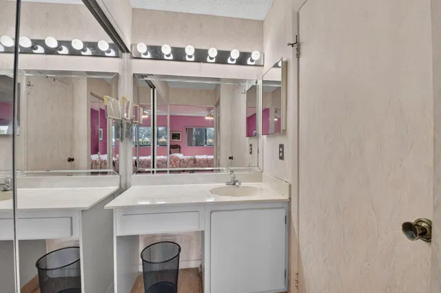 Unit 45 photo 23