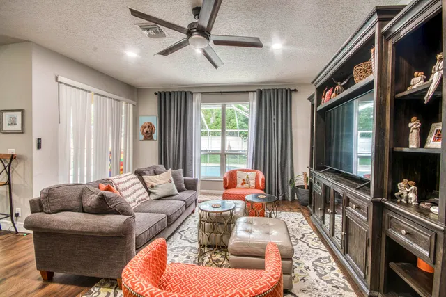 Residence photo 15