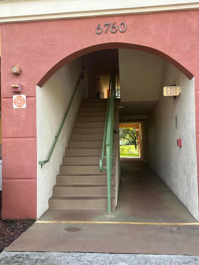 Unit 6302 photo 5