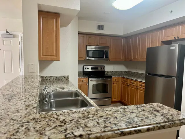 Unit 6302 photo 11
