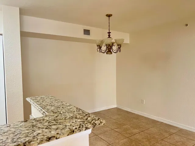 Unit 6302 photo 12