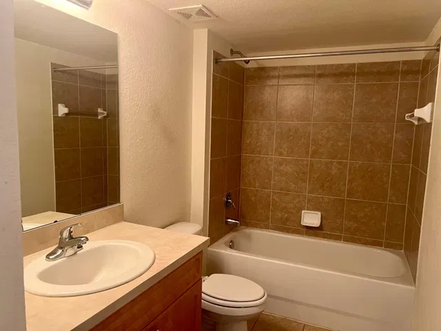 Unit 6302 photo 15