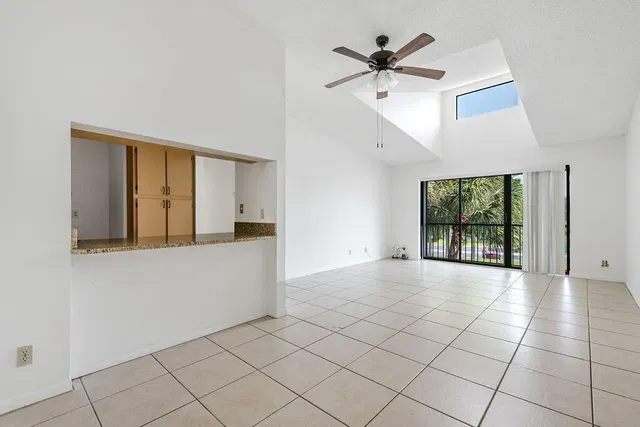  Unit B3 photo 7