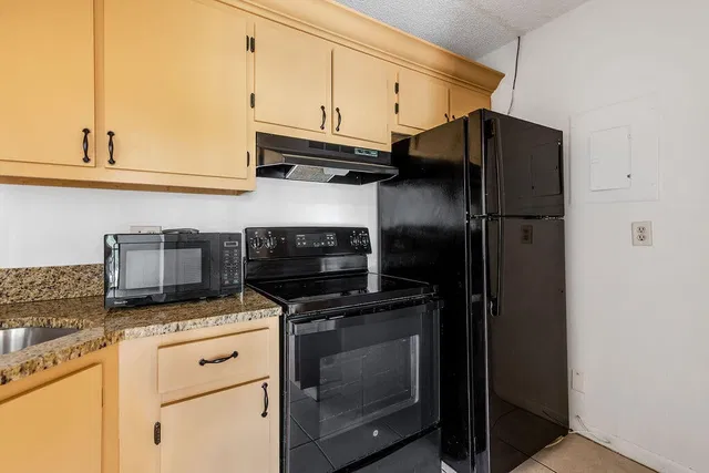  Unit B3 photo 15