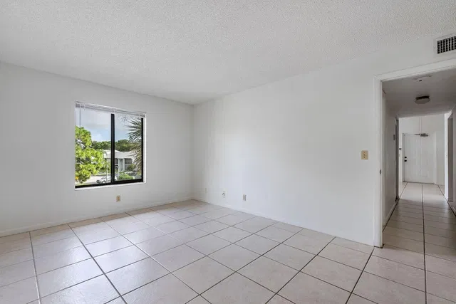  Unit B3 photo 23