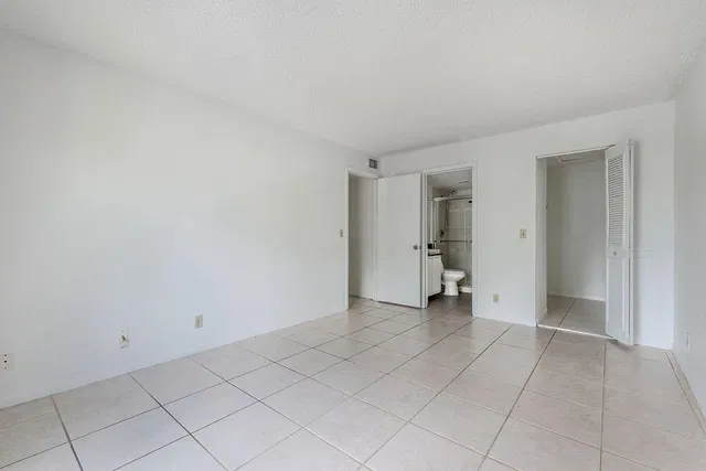  Unit B3 photo 24