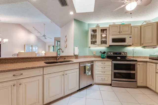  Unit 203 photo 5