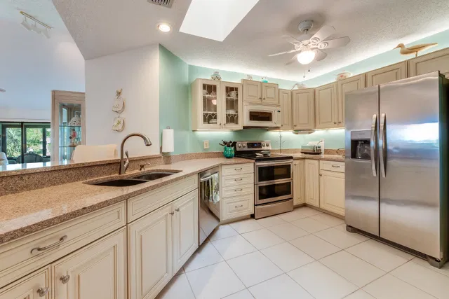  Unit 203 photo 6