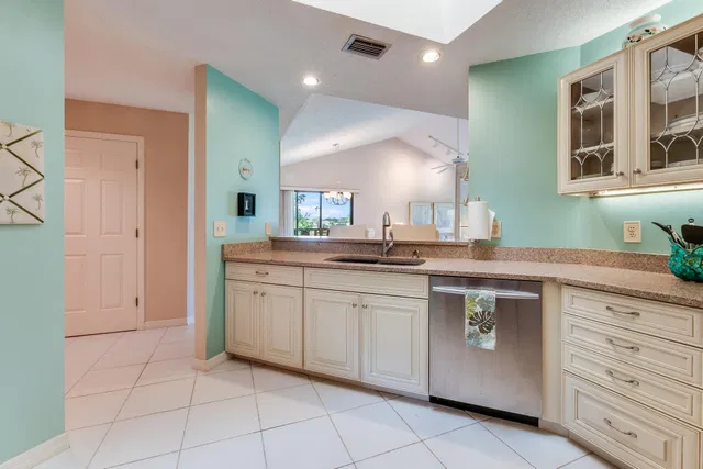  Unit 203 photo 7