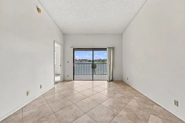 Unit N218 photo 5