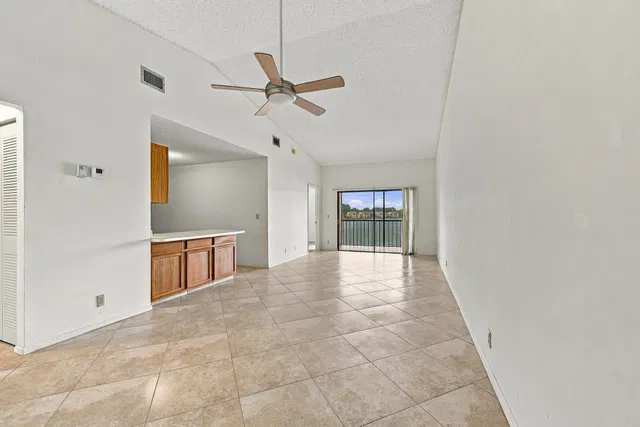  Unit N218 photo 9