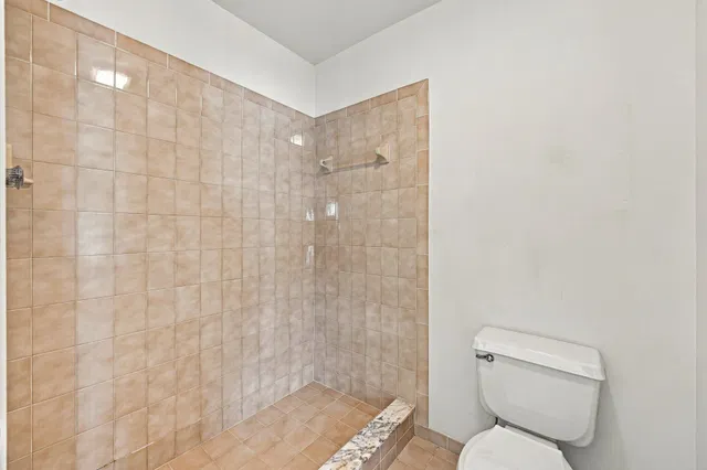  Unit N218 photo 16