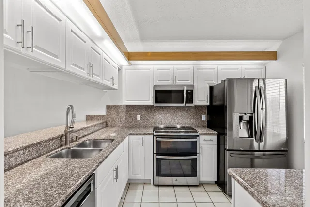 Unit 405 photo 20
