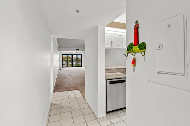 Unit 405 photo 21