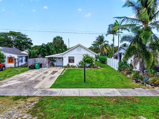 Palm Trail Delray Beach Residence photo 35