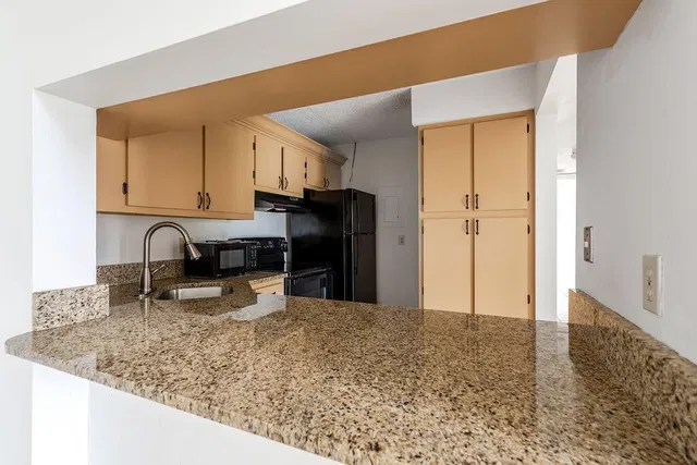  Unit B3 photo 14