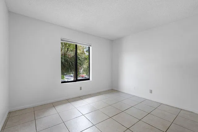  Unit B3 photo 18