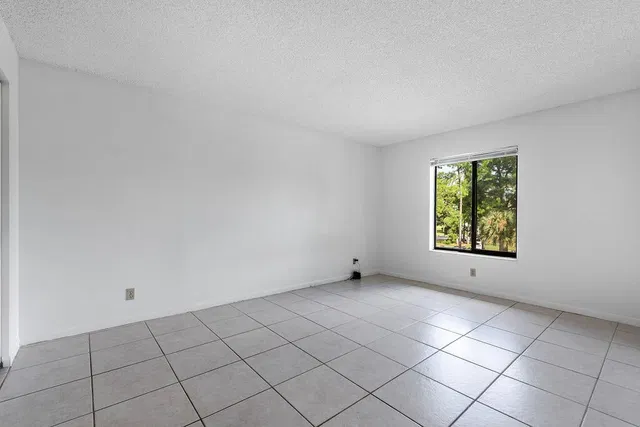 Unit B3 photo 21