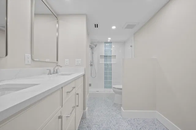 Unit 306 photo 27