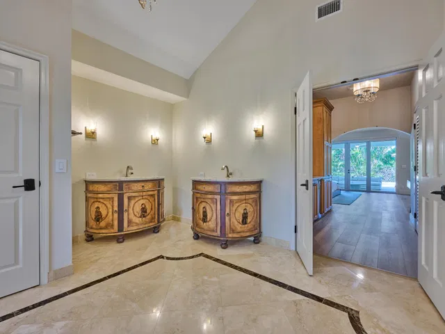  Residence photo 57