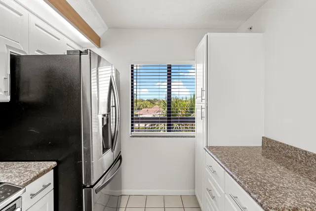  Unit 405 photo 20