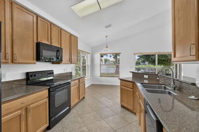 Residence photo 30