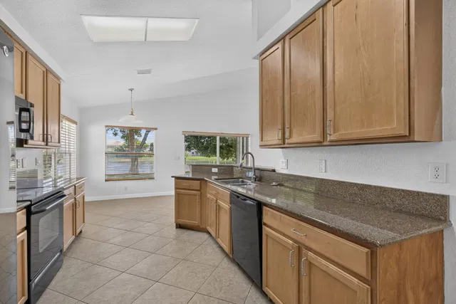  Residence photo 32