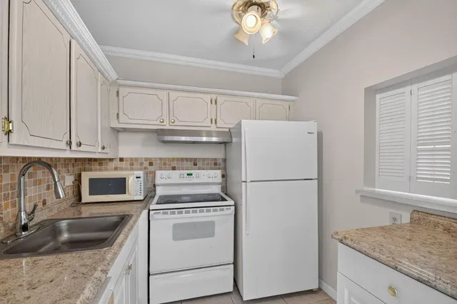  Residence photo 9