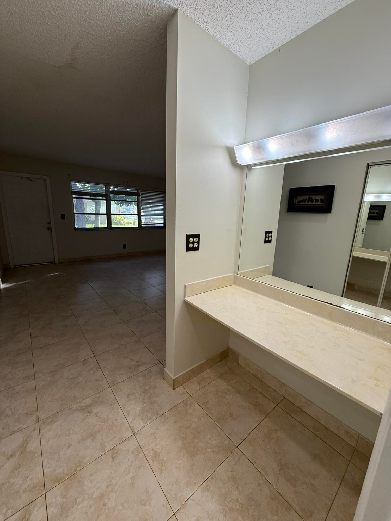  Unit Unit C photo 10
