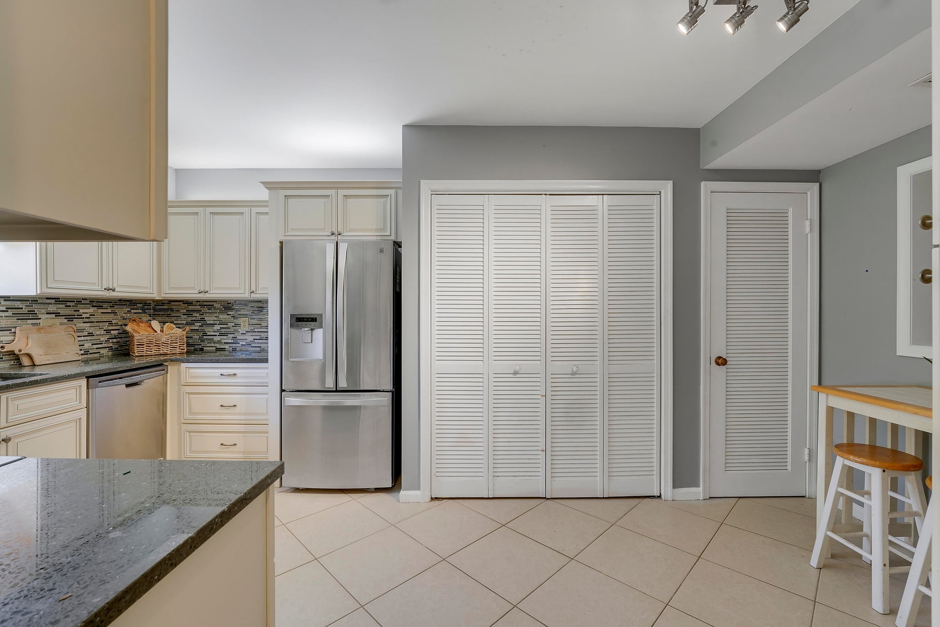  Unit 105J photo 11