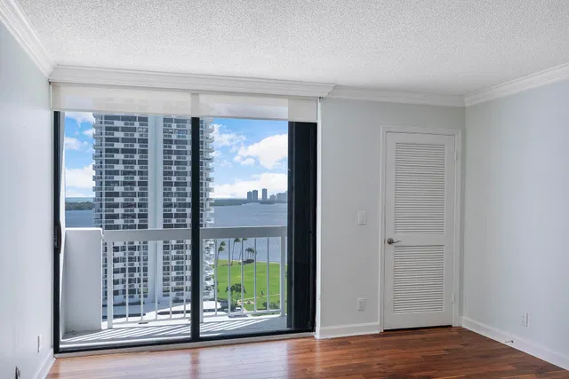  Unit 1143 photo 34