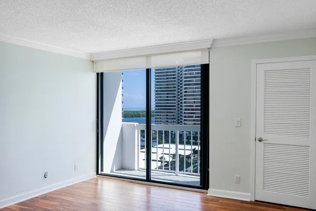  Unit 1143 photo 35