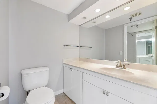  Unit 1143 photo 37