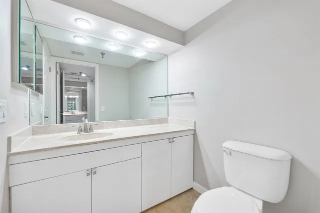  Unit 1143 photo 40