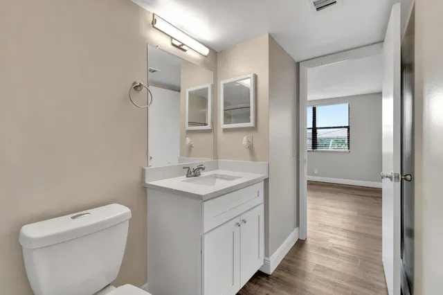  Unit 26 photo 10