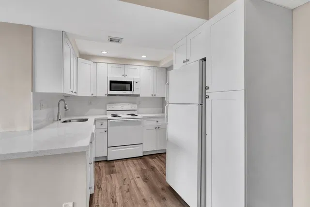  Unit 26 photo 26