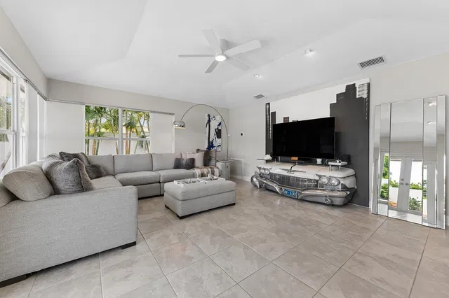  Residence photo 4