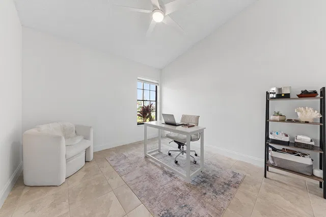  Residence photo 16