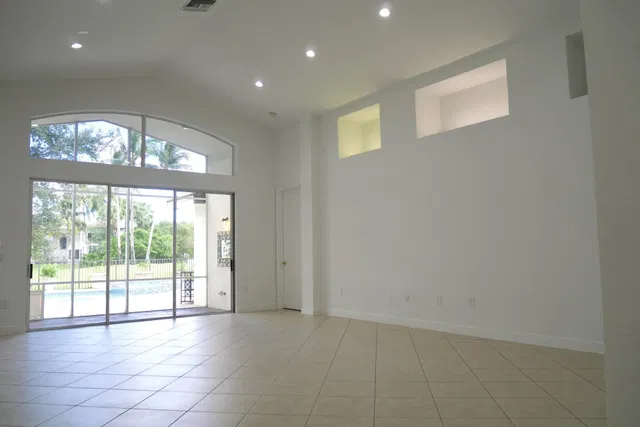 Saturnia Isles Residence photo 9