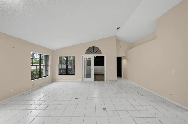  Residence photo 12