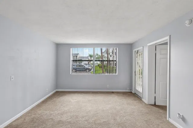  Unit 16 photo 5